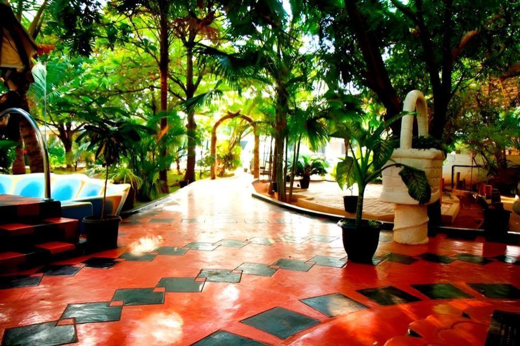 Tilko City Hotel Jaffna Exterior foto